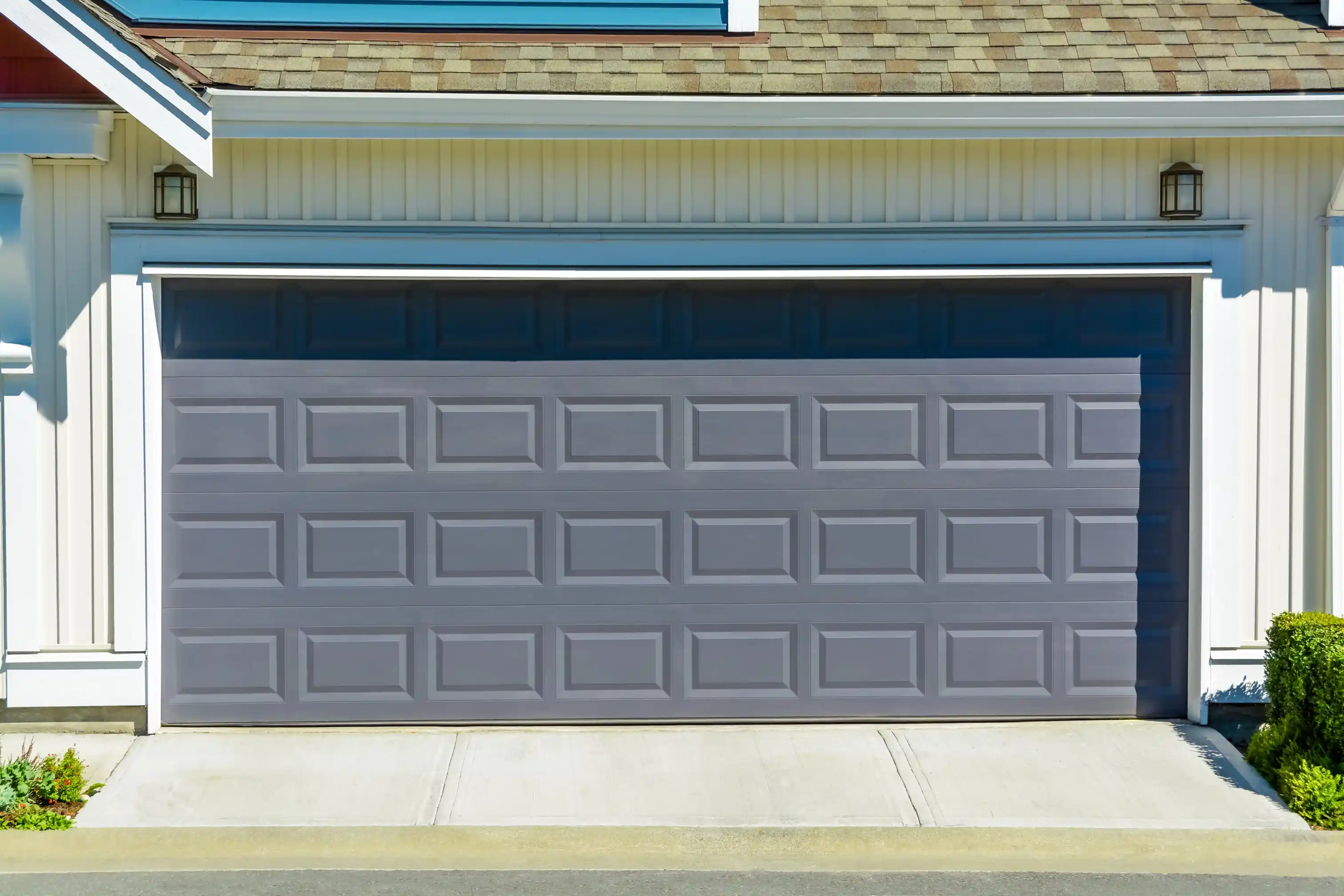 Garage door replacement project completed in Millcreek